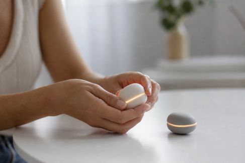 Cadeaux pour couples à distance : les objets connectés pour rester proches