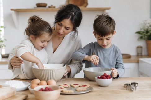 Cuisiner avec des enfants : transformer la Saint-Valentin en moment familial