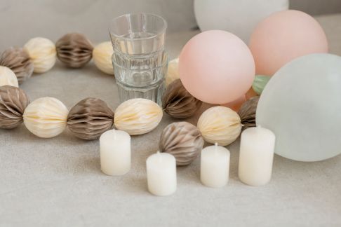 Petits prix garantis : où acheter des accessoires déco pour une soirée à thème