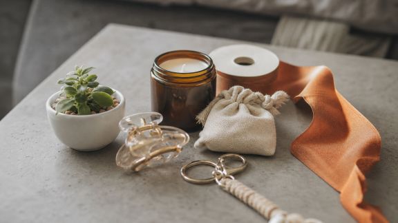 Sélection de petits accessoires pour agrémenter un cadeau à la hâte