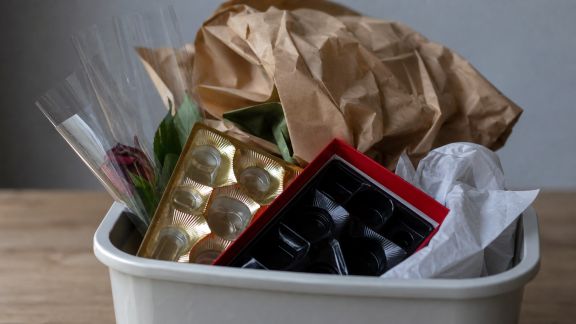 Bien recycler les emballages de fleurs et chocolats après la Saint-Valentin