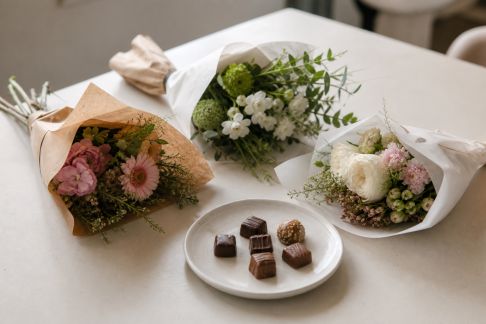 Idées de cadeaux express : mini bouquets et chocolats à préparer en moins de 30 minutes