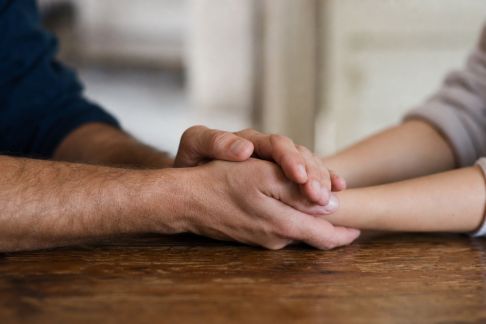 Les grandes promesses d’amour dans l’histoire : serments et pactes célèbres