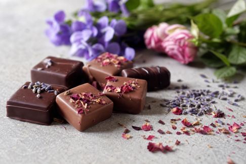 Zoom sur les nouvelles saveurs florales dans la chocolaterie française