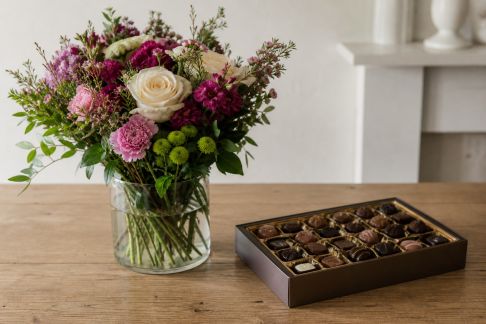 Offrir un abonnement mensuel de fleurs et chocolats : le plaisir qui dure toute l'année