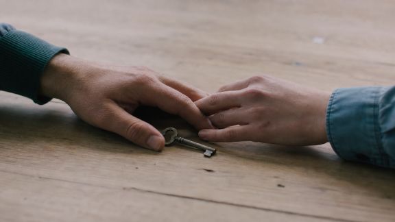 Objets perdus, cœurs retrouvés : anecdotes sur les retrouvailles amoureuses
