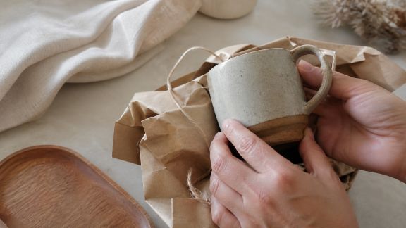 Comment choisir un cadeau artisanal qui a du sens pour votre partenaire