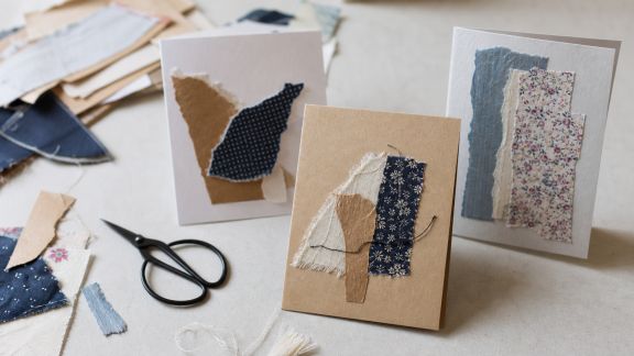 Upcycler des chutes de tissus ou papiers pour des cartes zéro déchet