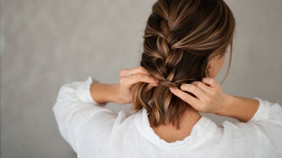 Tutos coiffure : réaliser une tresse romantique en quelques étapes