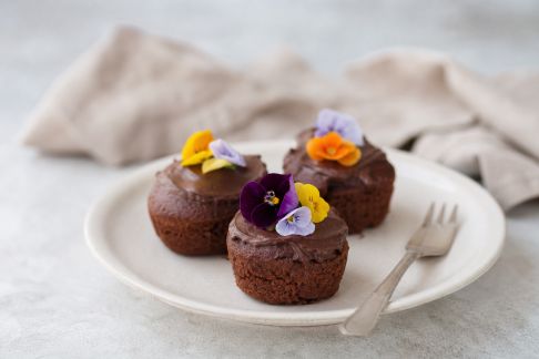 Fleurs comestibles : idées de desserts chocolatés fleuris à réaliser chez soi