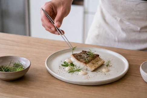 Le dressage d'assiette, astuces simples pour sublimer vos plats à la maison