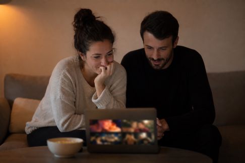 Comment trouver un film ou une série romantique à regarder à la dernière minute